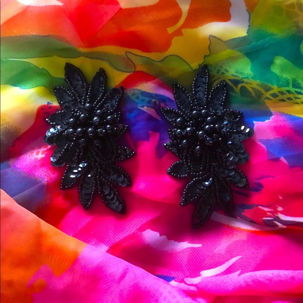 🌸 Vtg 80s Black Beaded Clip Earrings Vintage Beads Beading 80’s 1980’s GUC 🌺 - Picture 2 of 10